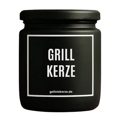 Duftkerze mit Spruch von geilstekerze ist der neue Geschenketrend. Diese witzige Kerze Vegane Bio-Kerze mit Spruch – GRILLKERZE brennt mega lange sagenhafte 80 Stunde, hochwertige ätherische Öle schaffen beste Duftverteilung. Mit 1400 lustigen Sprüchen perfekt zum Verschenken. Handgemacht in Deutschland von geilstekerze.shop -Die beste Duftkerze die du kaufen kannst.