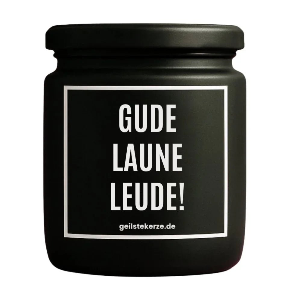 Duftkerze mit Spruch von geilstekerze ist der neue Geschenketrend. Diese witzige Kerze Vegane Bio-Kerze mit Spruch – GUDE LAUNE LEUDE! brennt mega lange sagenhafte 80 Stunde, hochwertige ätherische Öle schaffen beste Duftverteilung. Mit 1400 lustigen Sprüchen perfekt zum Verschenken. Handgemacht in Deutschland von geilstekerze.shop -Die beste Duftkerze die du kaufen kannst.