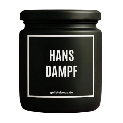 Duftkerze mit Spruch von geilstekerze ist der neue Geschenketrend. Diese witzige Kerze Vegane Bio-Kerze mit Spruch – HANSDAMPF brennt mega lange sagenhafte 80 Stunde, hochwertige ätherische Öle schaffen beste Duftverteilung. Mit 1400 lustigen Sprüchen perfekt zum Verschenken. Handgemacht in Deutschland von geilstekerze.shop -Die beste Duftkerze die du kaufen kannst.