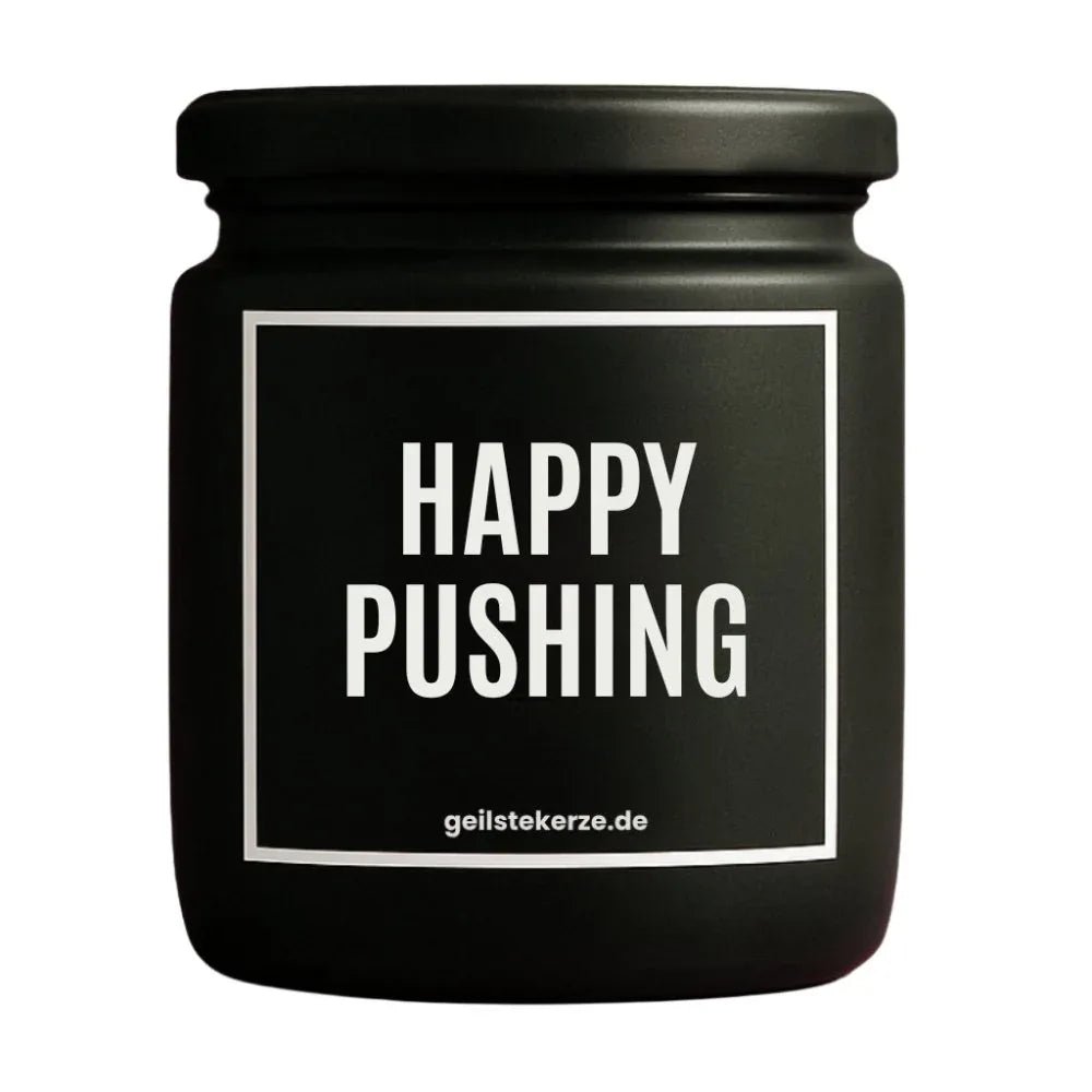 Duftkerze mit Spruch von geilstekerze ist der neue Geschenketrend. Diese witzige Kerze Vegane Bio-Kerze mit Spruch – HAPPY PUSHING brennt mega lange sagenhafte 80 Stunde, hochwertige ätherische Öle schaffen beste Duftverteilung. Mit 1400 lustigen Sprüchen perfekt zum Verschenken. Handgemacht in Deutschland von geilstekerze.shop -Die beste Duftkerze die du kaufen kannst.