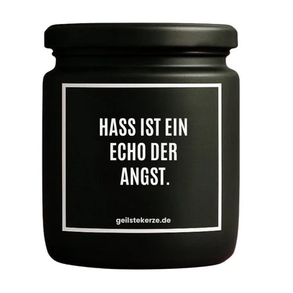 Duftkerze mit Spruch von geilstekerze ist der neue Geschenketrend. Diese witzige Kerze Vegane Bio-Kerze mit Spruch – HASS IST EIN ECHO DER ANGST. brennt mega lange sagenhafte 80 Stunde, hochwertige ätherische Öle schaffen beste Duftverteilung. Mit 1400 lustigen Sprüchen perfekt zum Verschenken. Handgemacht in Deutschland von geilstekerze.shop -Die beste Duftkerze die du kaufen kannst.