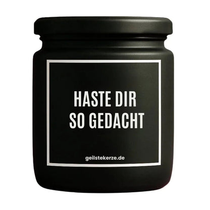 Duftkerze mit Spruch von geilstekerze ist der neue Geschenketrend. Diese witzige Kerze Vegane Bio-Kerze mit Spruch – HASTE DIR SO GEDACHT brennt mega lange sagenhafte 80 Stunde, hochwertige ätherische Öle schaffen beste Duftverteilung. Mit 1400 lustigen Sprüchen perfekt zum Verschenken. Handgemacht in Deutschland von geilstekerze.shop -Die beste Duftkerze die du kaufen kannst.