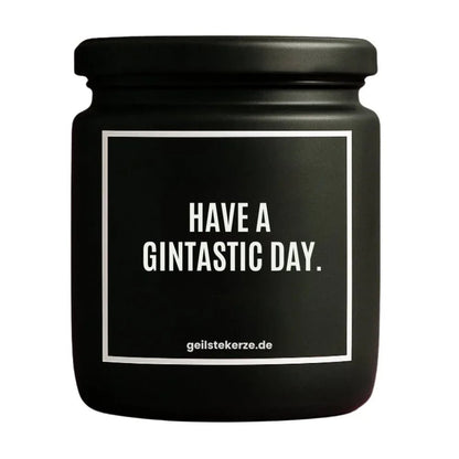 Duftkerze mit Spruch von geilstekerze ist der neue Geschenketrend. Diese witzige Kerze Vegane Bio-Kerze mit Spruch – HAVE A GINTASTIC DAY. brennt mega lange sagenhafte 80 Stunde, hochwertige ätherische Öle schaffen beste Duftverteilung. Mit 1400 lustigen Sprüchen perfekt zum Verschenken. Handgemacht in Deutschland von geilstekerze.shop -Die beste Duftkerze die du kaufen kannst.