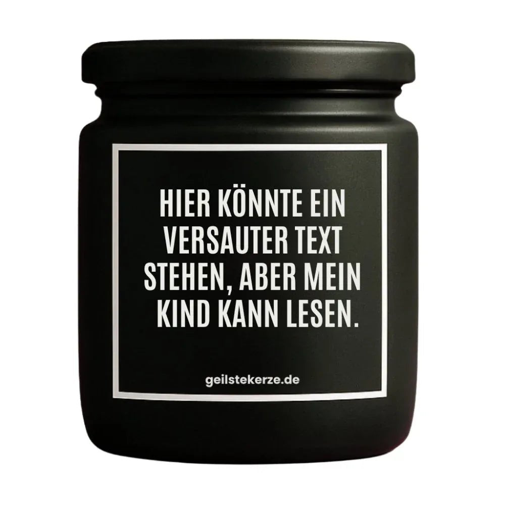 Vegane Bio-Kerze mit Spruch – HIER KÖNNTE EIN VERSAUTER SPRUCH STEHEN, ABER MEIN KIND KANN LESEN.