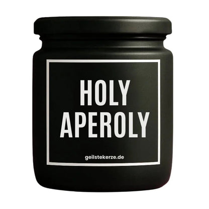 Duftkerze mit Spruch von geilstekerze ist der neue Geschenketrend. Diese witzige Kerze Vegane Bio-Kerze mit Spruch – HOLY APEROLY brennt mega lange sagenhafte 80 Stunde, hochwertige ätherische Öle schaffen beste Duftverteilung. Mit 1400 lustigen Sprüchen perfekt zum Verschenken. Handgemacht in Deutschland von geilstekerze.shop -Die beste Duftkerze die du kaufen kannst.
