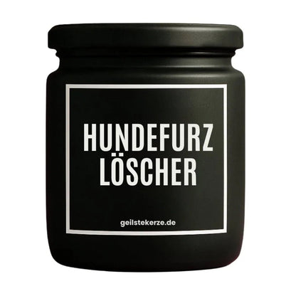 Duftkerze mit Spruch von geilstekerze ist der neue Geschenketrend. Diese witzige Kerze Vegane Bio-Kerze mit Spruch – HUNDEFURZLÖSCHER brennt mega lange sagenhafte 80 Stunde, hochwertige ätherische Öle schaffen beste Duftverteilung. Mit 1400 lustigen Sprüchen perfekt zum Verschenken. Handgemacht in Deutschland von geilstekerze.shop -Die beste Duftkerze die du kaufen kannst.