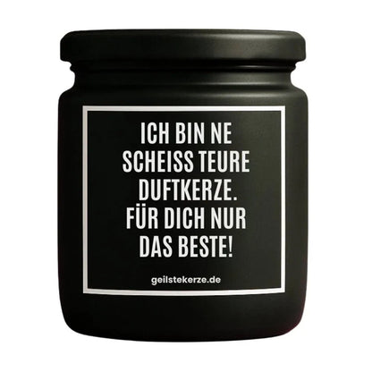 Duftkerze mit Spruch von geilstekerze ist der neue Geschenketrend. Diese witzige Kerze Vegane Bio-Kerze mit Spruch – ICH BIN NE SCHEISS TEURE DUFTKERZE. FÜR DICH NUR DAS BESTE! brennt mega lange sagenhafte 80 Stunde, hochwertige ätherische Öle schaffen beste Duftverteilung. Mit 1400 lustigen Sprüchen perfekt zum Verschenken. Handgemacht in Deutschland von geilstekerze.shop -Die beste Duftkerze die du kaufen kannst.