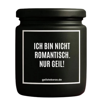 Duftkerze mit Spruch von geilstekerze ist der neue Geschenketrend. Diese witzige Kerze Vegane Bio-Kerze mit Spruch – ICH BIN NICHT ROMANTISCH. NUR GEIL! brennt mega lange sagenhafte 80 Stunde, hochwertige ätherische Öle schaffen beste Duftverteilung. Mit 1400 lustigen Sprüchen perfekt zum Verschenken. Handgemacht in Deutschland von geilstekerze.shop -Die beste Duftkerze die du kaufen kannst.