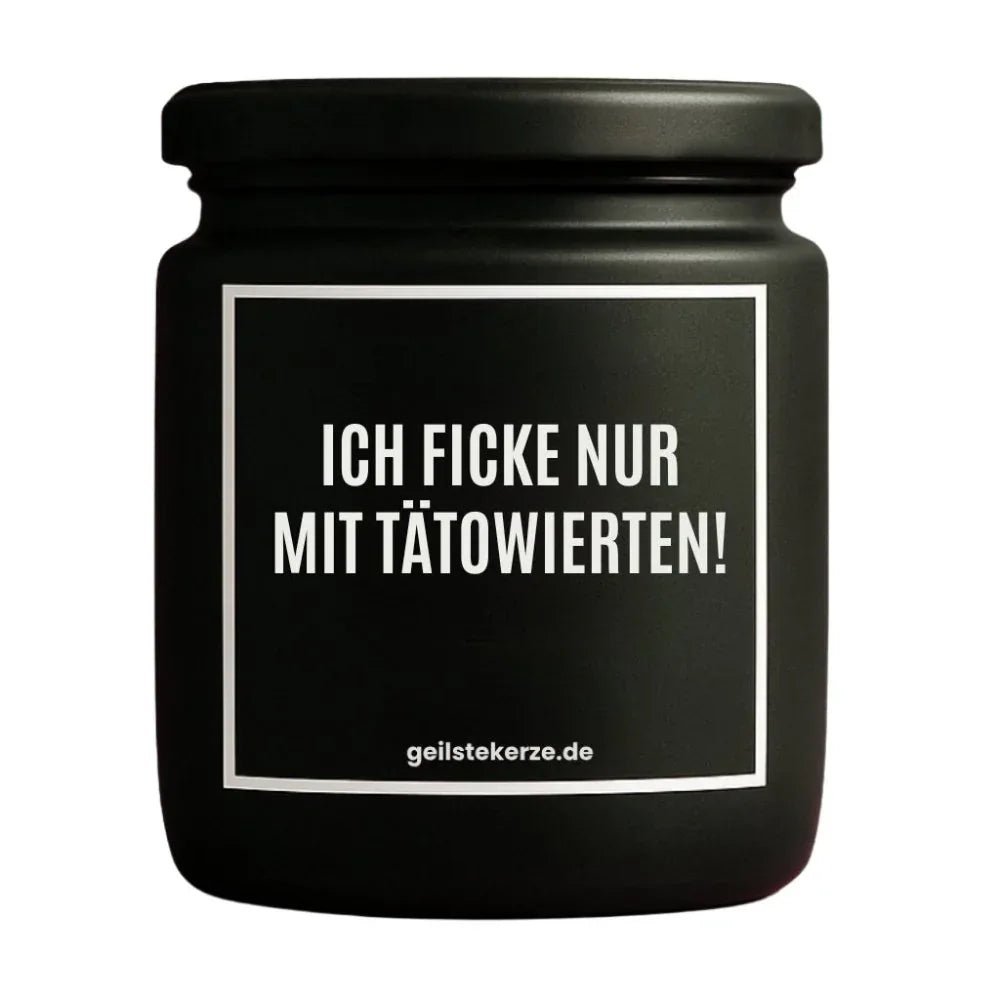 Vegane Bio-Kerze mit Spruch – ICH FICKE NUR MIT TÄTOWIERTEN!