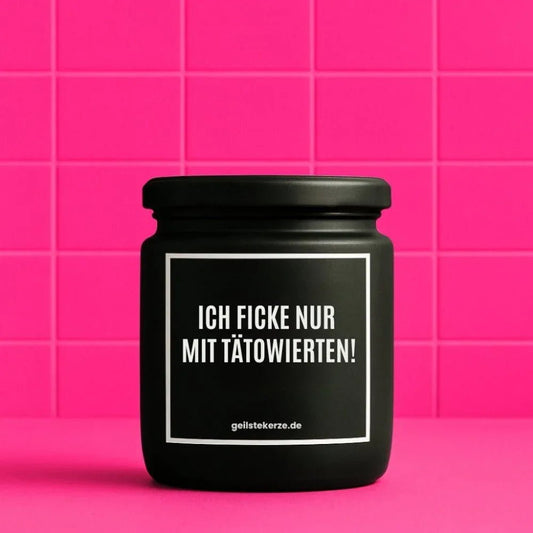 Vegane Bio-Kerze mit Spruch – ICH FICKE NUR MIT TÄTOWIERTEN!