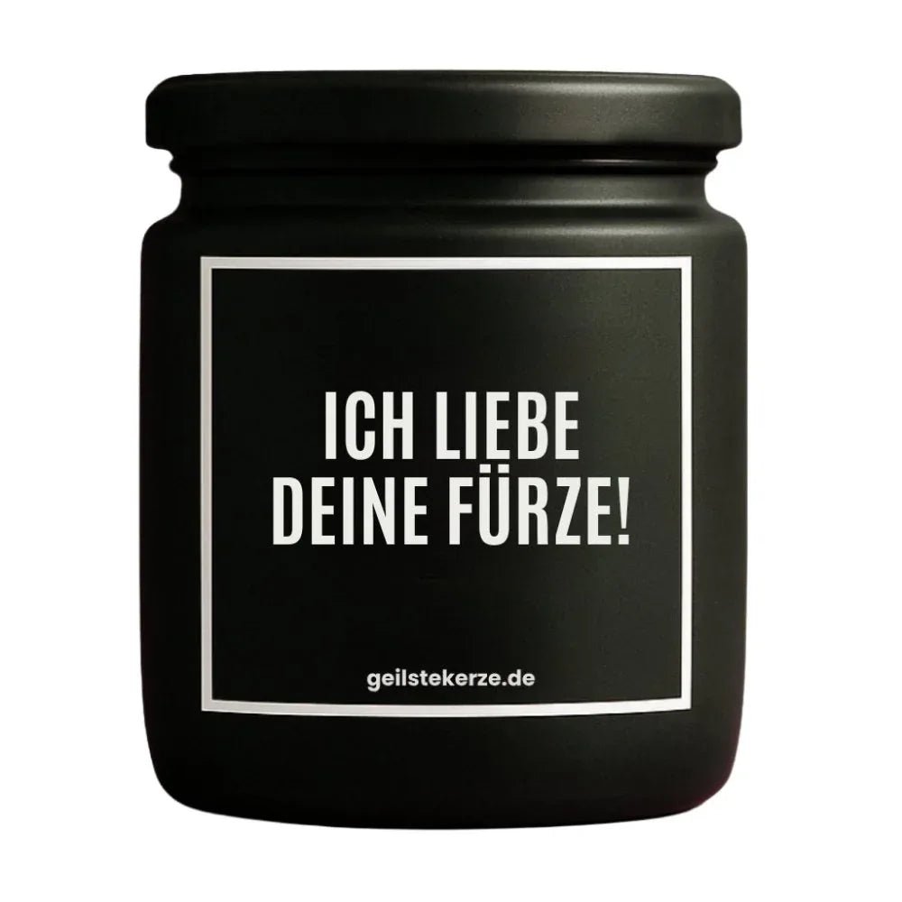 Duftkerze mit Spruch von geilstekerze ist der neue Geschenketrend. Diese witzige Kerze Vegane Bio-Kerze mit Spruch – ICH LIEBE DEINE FÜRZE! brennt mega lange sagenhafte 80 Stunde, hochwertige ätherische Öle schaffen beste Duftverteilung. Mit 1400 lustigen Sprüchen perfekt zum Verschenken. Handgemacht in Deutschland von geilstekerze.shop -Die beste Duftkerze die du kaufen kannst.