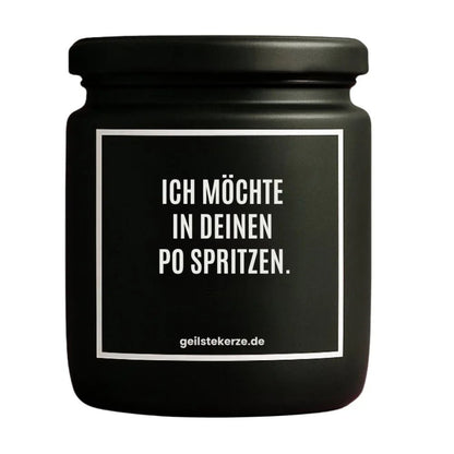 Duftkerze mit Spruch von geilstekerze ist der neue Geschenketrend. Diese witzige Kerze Vegane Bio-Kerze mit Spruch – ICH MÖCHTE IN DEINEN PO SPRITZEN. brennt mega lange sagenhafte 80 Stunde, hochwertige ätherische Öle schaffen beste Duftverteilung. Mit 1400 lustigen Sprüchen perfekt zum Verschenken. Handgemacht in Deutschland von geilstekerze.shop -Die beste Duftkerze die du kaufen kannst.