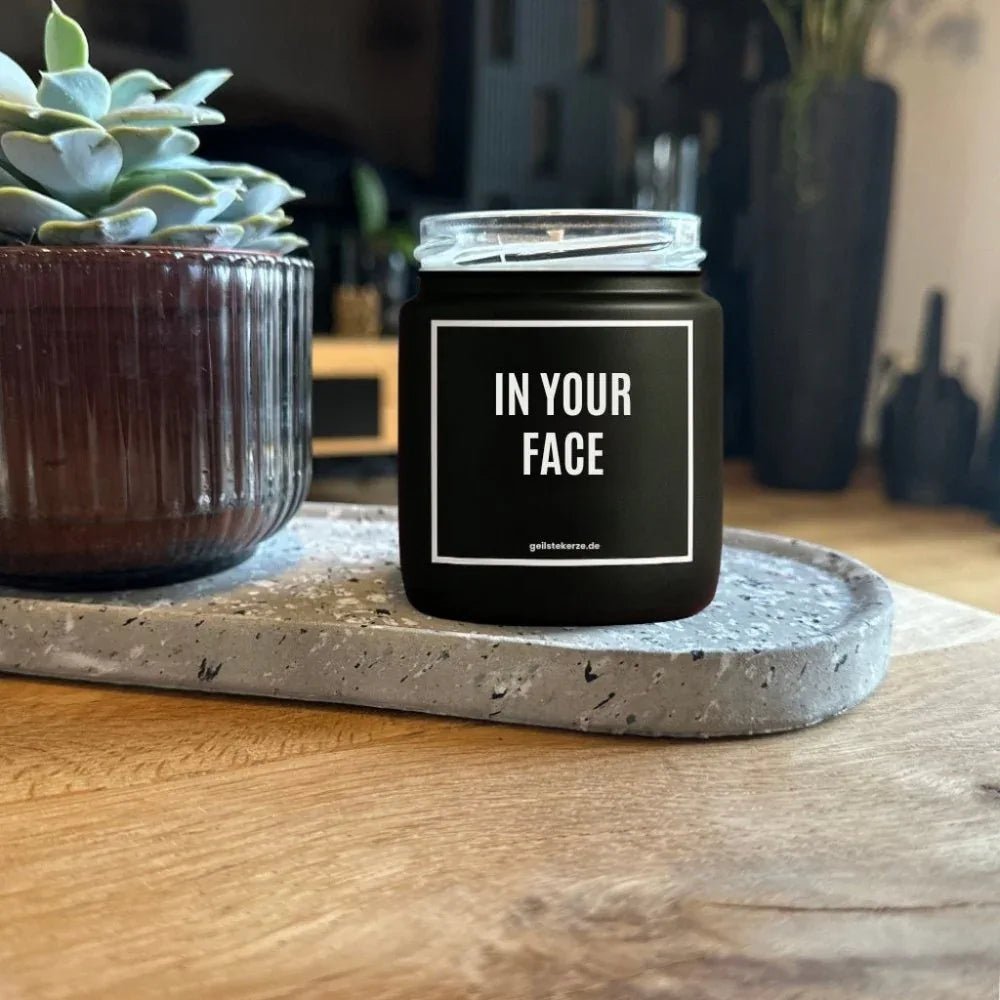 Vegane Bio-Kerze mit Spruch – IN YOUR FACE