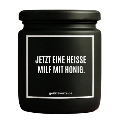 HEISSE MILF MIT HONIG Duftkerze Detail – weißes Sojawachs, handgemacht