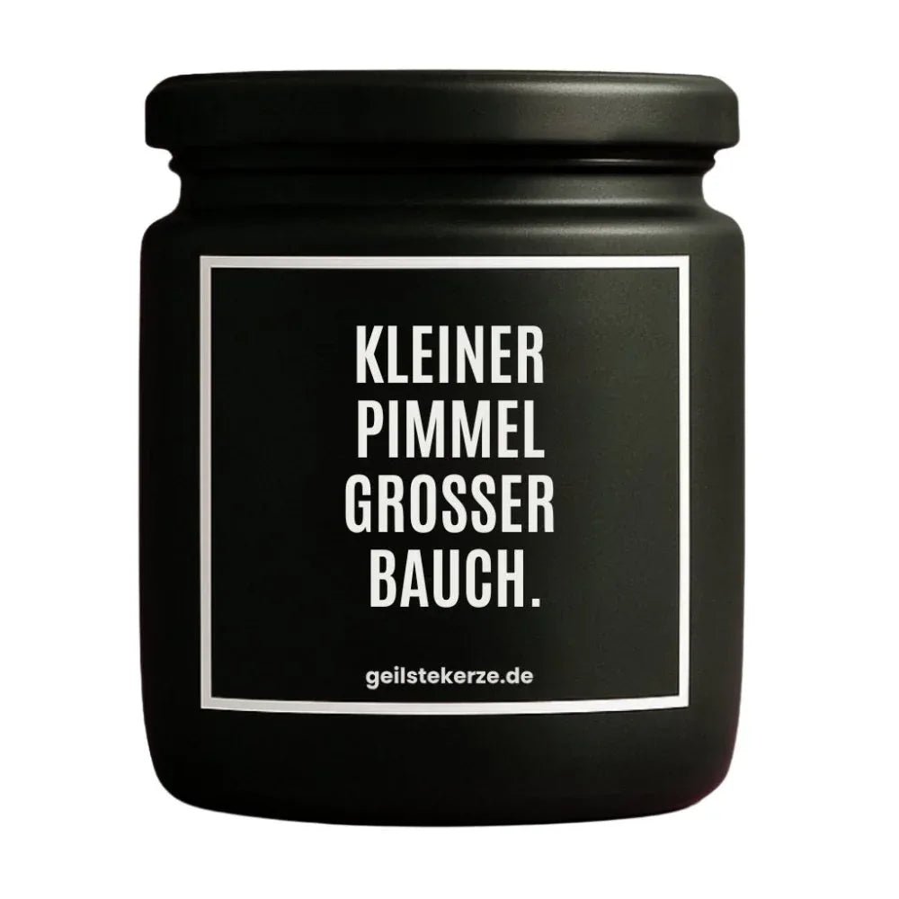 Duftkerze mit Spruch von geilstekerze ist der neue Geschenketrend. Diese witzige Kerze Vegane Bio-Kerze mit Spruch – KLEINER PIMMEL GROSSER BAUCH brennt mega lange sagenhafte 80 Stunde, hochwertige ätherische Öle schaffen beste Duftverteilung. Mit 1400 lustigen Sprüchen perfekt zum Verschenken. Handgemacht in Deutschland von geilstekerze.shop -Die beste Duftkerze die du kaufen kannst.