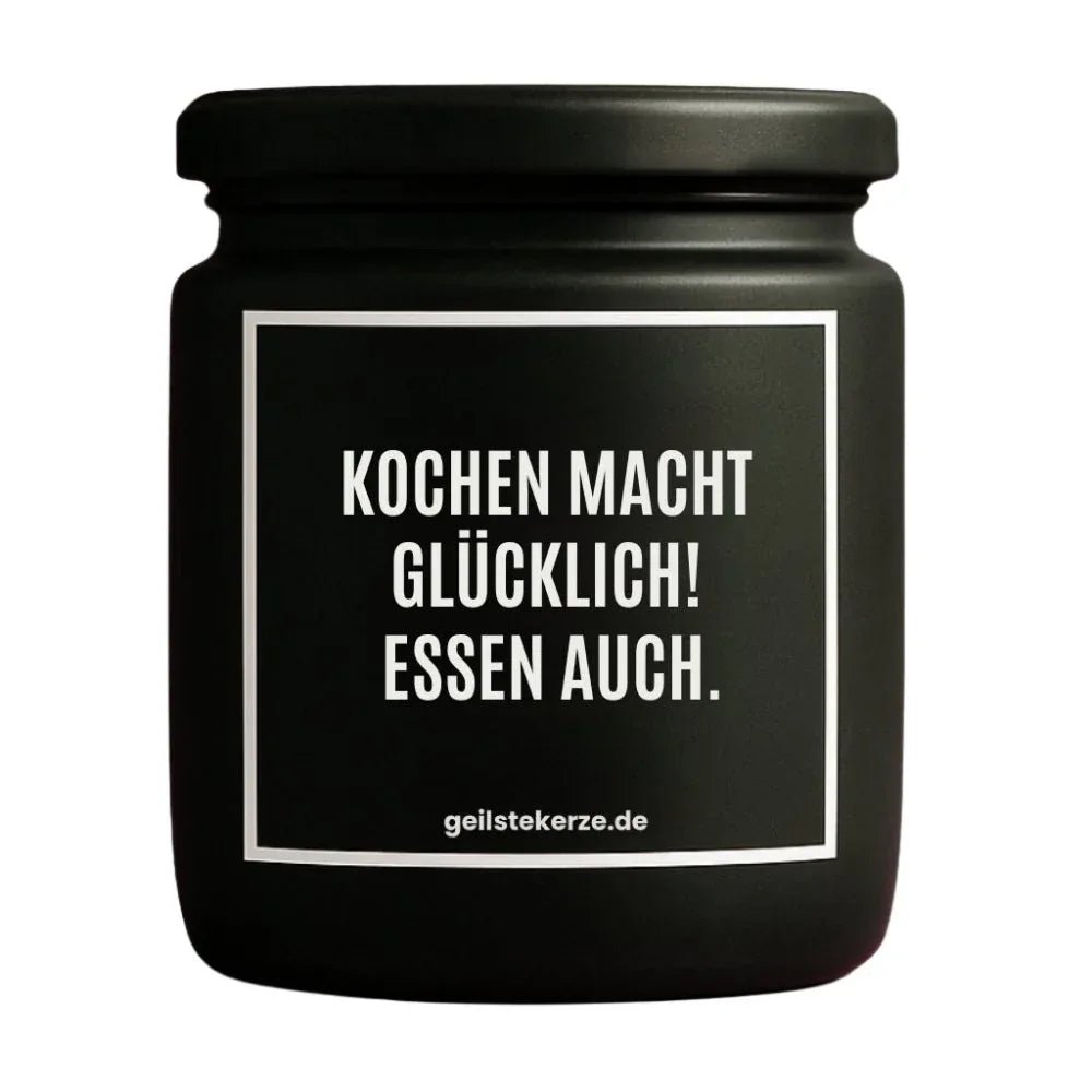 Duftkerze mit Spruch von geilstekerze ist der neue Geschenketrend. Diese witzige Kerze Vegane Bio-Kerze mit Spruch – KOCHEN MACHT GLÜCKLICH! ESSEN AUCH. brennt mega lange sagenhafte 80 Stunde, hochwertige ätherische Öle schaffen beste Duftverteilung. Mit 1400 lustigen Sprüchen perfekt zum Verschenken. Handgemacht in Deutschland von geilstekerze.shop -Die beste Duftkerze die du kaufen kannst.