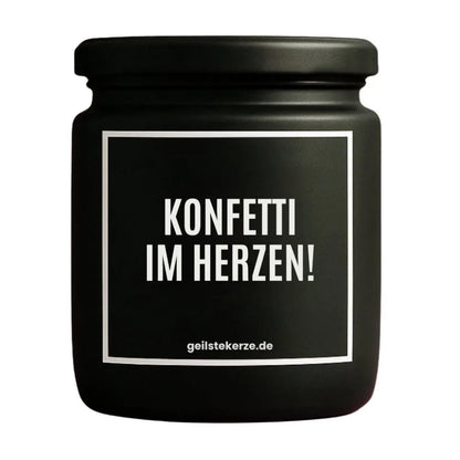 Duftkerze mit Spruch von geilstekerze ist der neue Geschenketrend. Diese witzige Kerze Vegane Bio-Kerze mit Spruch – KONFETTI IM HERZEN! brennt mega lange sagenhafte 80 Stunde, hochwertige ätherische Öle schaffen beste Duftverteilung. Mit 1400 lustigen Sprüchen perfekt zum Verschenken. Handgemacht in Deutschland von geilstekerze.shop -Die beste Duftkerze die du kaufen kannst.
