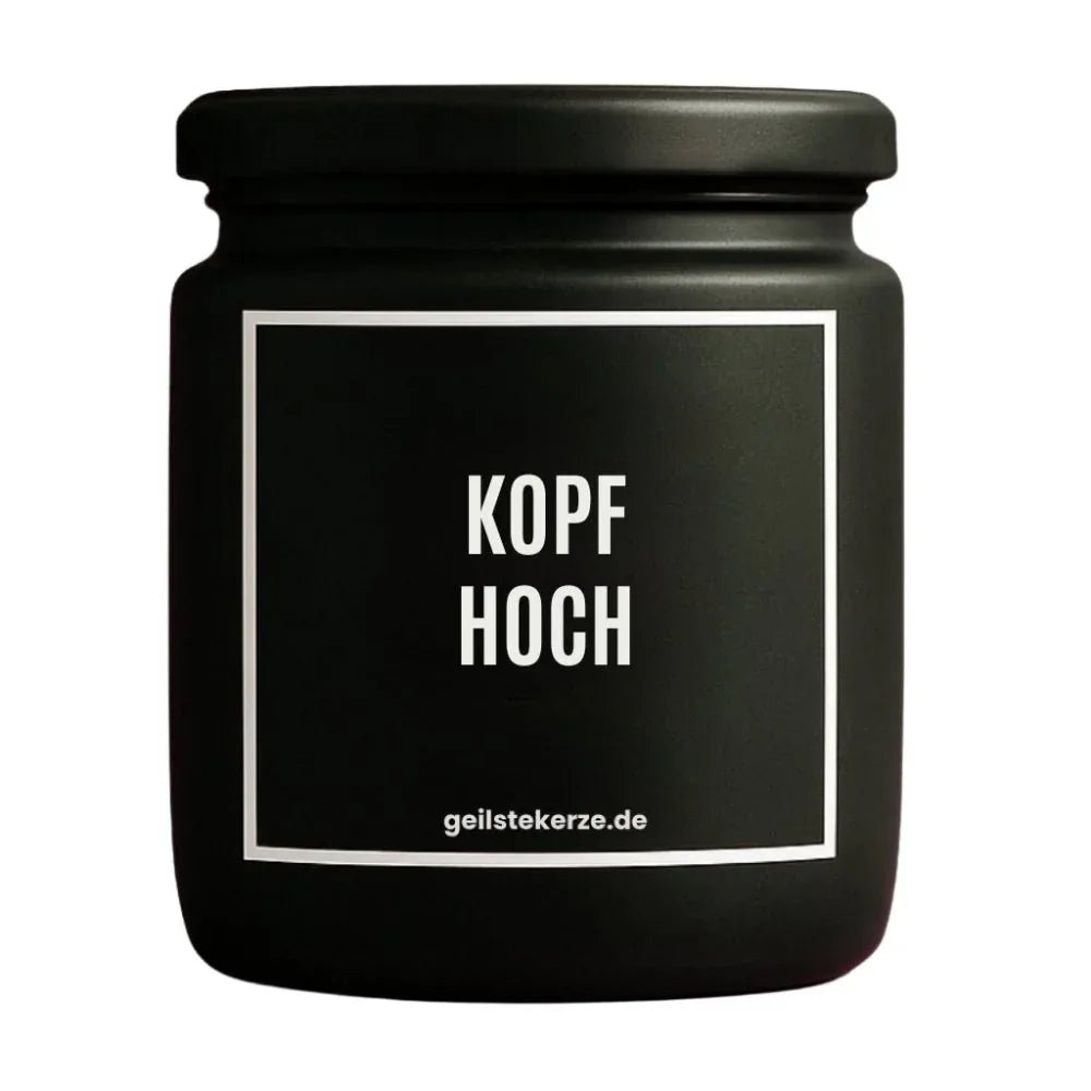 Duftkerze mit Spruch von geilstekerze ist der neue Geschenketrend. Diese witzige Kerze Vegane Bio-Kerze mit Spruch – KOPF HOCH brennt mega lange sagenhafte 80 Stunde, hochwertige ätherische Öle schaffen beste Duftverteilung. Mit 1400 lustigen Sprüchen perfekt zum Verschenken. Handgemacht in Deutschland von geilstekerze.shop -Die beste Duftkerze die du kaufen kannst.