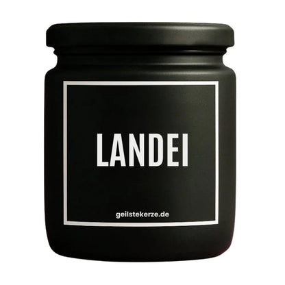 Duftkerze mit Spruch von geilstekerze ist der neue Geschenketrend. Diese witzige Kerze Vegane Bio-Kerze mit Spruch – LANDEI brennt mega lange sagenhafte 80 Stunde, hochwertige ätherische Öle schaffen beste Duftverteilung. Mit 1400 lustigen Sprüchen perfekt zum Verschenken. Handgemacht in Deutschland von geilstekerze.shop -Die beste Duftkerze die du kaufen kannst.