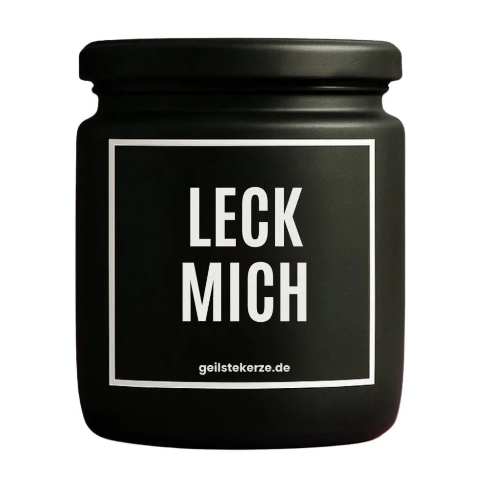 Duftkerze mit Spruch von geilstekerze ist der neue Geschenketrend. Diese witzige Kerze Vegane Bio-Kerze mit Spruch – LECK MICH brennt mega lange sagenhafte 80 Stunde, hochwertige ätherische Öle schaffen beste Duftverteilung. Mit 1400 lustigen Sprüchen perfekt zum Verschenken. Handgemacht in Deutschland von geilstekerze.shop -Die beste Duftkerze die du kaufen kannst.