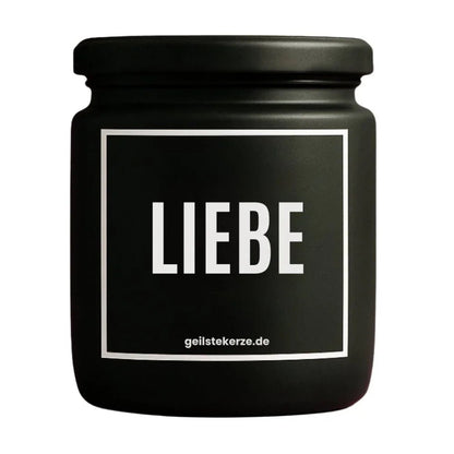 Duftkerze mit Spruch von geilstekerze ist der neue Geschenketrend. Diese witzige Kerze Vegane Bio-Kerze mit Spruch – LIEBE brennt mega lange sagenhafte 80 Stunde, hochwertige ätherische Öle schaffen beste Duftverteilung. Mit 1400 lustigen Sprüchen perfekt zum Verschenken. Handgemacht in Deutschland von geilstekerze.shop -Die beste Duftkerze die du kaufen kannst.