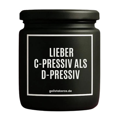 Duftkerze mit Spruch von geilstekerze ist der neue Geschenketrend. Diese witzige Kerze Vegane Bio-Kerze mit Spruch – LIEBER C-PRESSIV ALS D-PRESSIV brennt mega lange sagenhafte 80 Stunde, hochwertige ätherische Öle schaffen beste Duftverteilung. Mit 1400 lustigen Sprüchen perfekt zum Verschenken. Handgemacht in Deutschland von geilstekerze.shop -Die beste Duftkerze die du kaufen kannst.