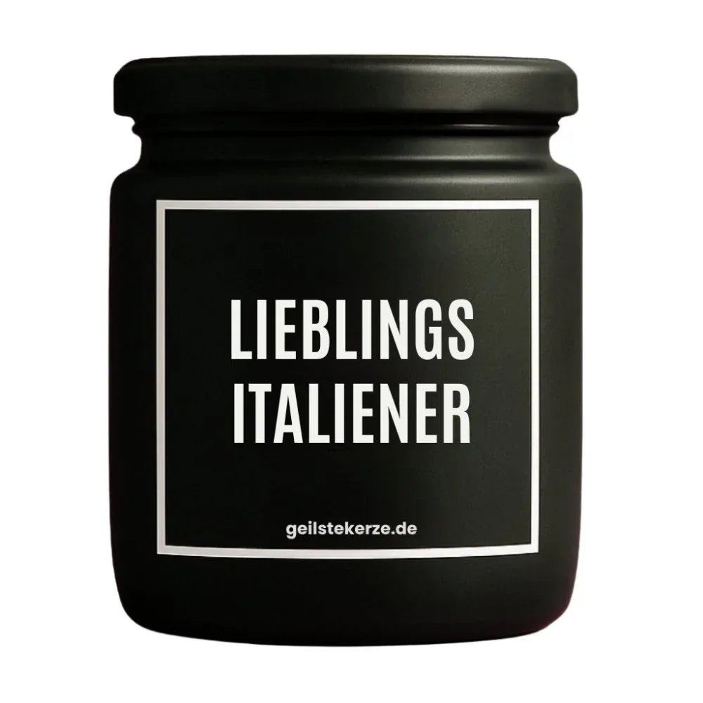 Duftkerze mit Spruch von geilstekerze ist der neue Geschenketrend. Diese witzige Kerze Vegane Bio-Kerze mit Spruch – LIEBLINGSITALIENER brennt mega lange sagenhafte 80 Stunde, hochwertige ätherische Öle schaffen beste Duftverteilung. Mit 1400 lustigen Sprüchen perfekt zum Verschenken. Handgemacht in Deutschland von geilstekerze.shop -Die beste Duftkerze die du kaufen kannst.
