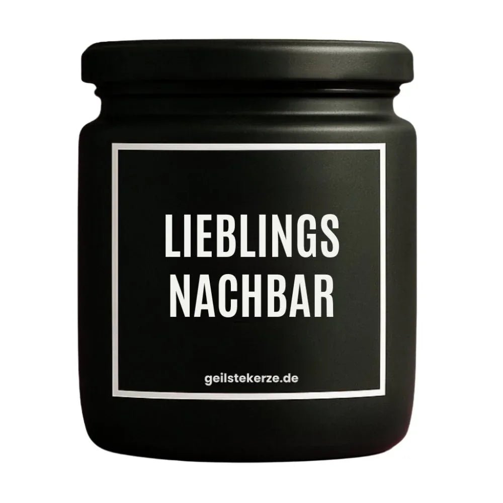 Duftkerze mit Spruch von geilstekerze ist der neue Geschenketrend. Diese witzige Kerze Vegane Bio-Kerze mit Spruch – LIEBLINGSNACHBAR brennt mega lange sagenhafte 80 Stunde, hochwertige ätherische Öle schaffen beste Duftverteilung. Mit 1400 lustigen Sprüchen perfekt zum Verschenken. Handgemacht in Deutschland von geilstekerze.shop -Die beste Duftkerze die du kaufen kannst.