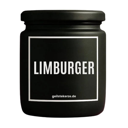 Duftkerze mit Spruch von geilstekerze ist der neue Geschenketrend. Diese witzige Kerze Vegane Bio-Kerze mit Spruch – LIMBURGER brennt mega lange sagenhafte 80 Stunde, hochwertige ätherische Öle schaffen beste Duftverteilung. Mit 1400 lustigen Sprüchen perfekt zum Verschenken. Handgemacht in Deutschland von geilstekerze.shop -Die beste Duftkerze die du kaufen kannst.