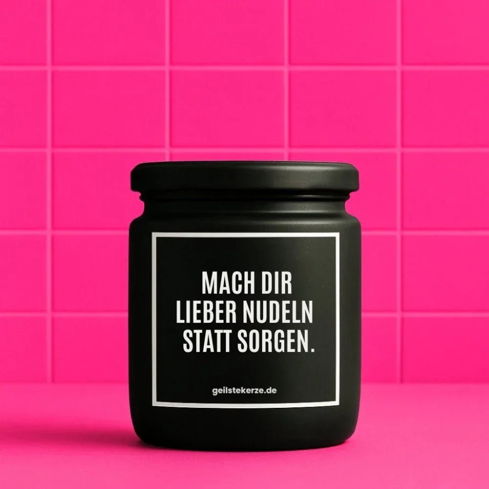 Vegane Bio-Kerze mit Spruch – MACH DIR LIEBER NUDELN STATT SORGEN