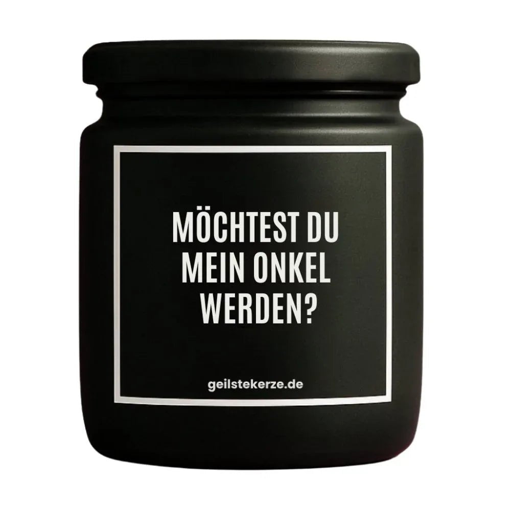 Duftkerze mit Spruch von geilstekerze ist der neue Geschenketrend. Diese witzige Kerze Vegane Bio-Kerze mit Spruch – MÖCHTEST DU MEIN ONKEL WERDEN? brennt mega lange sagenhafte 80 Stunde, hochwertige ätherische Öle schaffen beste Duftverteilung. Mit 1400 lustigen Sprüchen perfekt zum Verschenken. Handgemacht in Deutschland von geilstekerze.shop -Die beste Duftkerze die du kaufen kannst.
