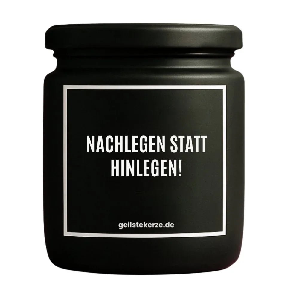 Vegane Bio-Kerze mit Spruch – NACHLEGEN STATT HINLEGEN!