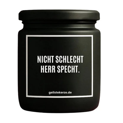Duftkerze mit Spruch von geilstekerze ist der neue Geschenketrend. Diese witzige Kerze Vegane Bio-Kerze mit Spruch – NICHT SCHLECHT HERR SPECHT. brennt mega lange sagenhafte 80 Stunde, hochwertige ätherische Öle schaffen beste Duftverteilung. Mit 1400 lustigen Sprüchen perfekt zum Verschenken. Handgemacht in Deutschland von geilstekerze.shop -Die beste Duftkerze die du kaufen kannst.
