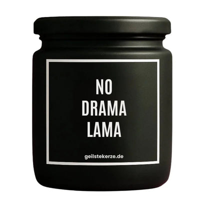 Duftkerze mit Spruch von geilstekerze ist der neue Geschenketrend. Diese witzige Kerze Vegane Bio-Kerze mit Spruch – NO DRAMA LAMA brennt mega lange sagenhafte 80 Stunde, hochwertige ätherische Öle schaffen beste Duftverteilung. Mit 1400 lustigen Sprüchen perfekt zum Verschenken. Handgemacht in Deutschland von geilstekerze.shop -Die beste Duftkerze die du kaufen kannst.