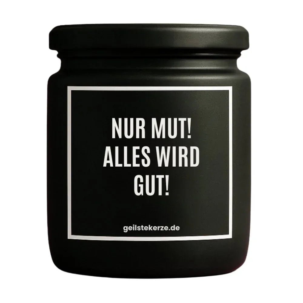 Duftkerze mit Spruch von geilstekerze ist der neue Geschenketrend. Diese witzige Kerze Vegane Bio-Kerze mit Spruch – NUR MUT! ALLES WIRD GUT brennt mega lange sagenhafte 80 Stunde, hochwertige ätherische Öle schaffen beste Duftverteilung. Mit 1400 lustigen Sprüchen perfekt zum Verschenken. Handgemacht in Deutschland von geilstekerze.shop -Die beste Duftkerze die du kaufen kannst.