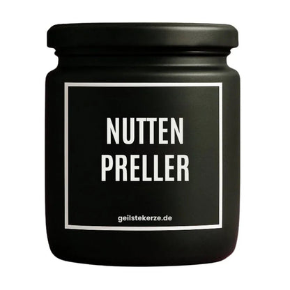 Duftkerze mit Spruch von geilstekerze ist der neue Geschenketrend. Diese witzige Kerze Vegane Bio-Kerze mit Spruch – NUTTENPRELLER brennt mega lange sagenhafte 80 Stunde, hochwertige ätherische Öle schaffen beste Duftverteilung. Mit 1400 lustigen Sprüchen perfekt zum Verschenken. Handgemacht in Deutschland von geilstekerze.shop -Die beste Duftkerze die du kaufen kannst.