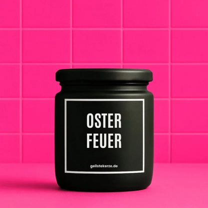 Duftkerze mit Spruch von geilstekerze ist der neue Geschenketrend. Diese witzige Kerze Vegane Bio-Kerze mit Spruch – OSTERFEUER brennt mega lange sagenhafte 80 Stunde, hochwertige ätherische Öle schaffen beste Duftverteilung. Mit 1400 lustigen Sprüchen perfekt zum Verschenken. Handgemacht in Deutschland von geilstekerze.shop -Die beste Duftkerze die du kaufen kannst.