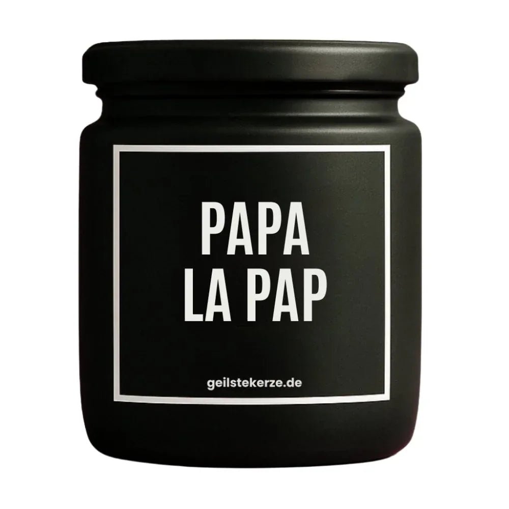 Duftkerze mit Spruch von geilstekerze ist der neue Geschenketrend. Diese witzige Kerze Vegane Bio-Kerze mit Spruch – PAPA LA PAP brennt mega lange sagenhafte 80 Stunde, hochwertige ätherische Öle schaffen beste Duftverteilung. Mit 1400 lustigen Sprüchen perfekt zum Verschenken. Handgemacht in Deutschland von geilstekerze.shop -Die beste Duftkerze die du kaufen kannst.