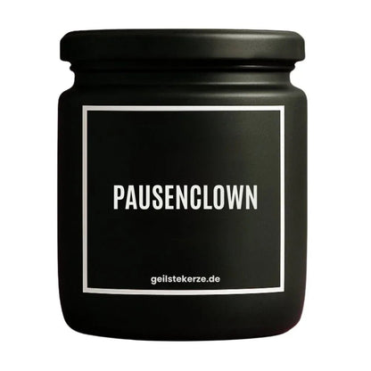 Duftkerze mit Spruch von geilstekerze ist der neue Geschenketrend. Diese witzige Kerze Vegane Bio-Kerze mit Spruch – PAUSENCLOWN brennt mega lange sagenhafte 80 Stunde, hochwertige ätherische Öle schaffen beste Duftverteilung. Mit 1400 lustigen Sprüchen perfekt zum Verschenken. Handgemacht in Deutschland von geilstekerze.shop -Die beste Duftkerze die du kaufen kannst.