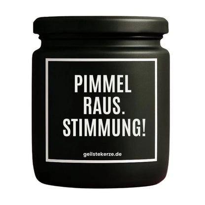Duftkerze mit Spruch von geilstekerze ist der neue Geschenketrend. Diese witzige Kerze Vegane Bio-Kerze mit Spruch – PIMMEL RAUS. STIMMUNG brennt mega lange sagenhafte 80 Stunde, hochwertige ätherische Öle schaffen beste Duftverteilung. Mit 1400 lustigen Sprüchen perfekt zum Verschenken. Handgemacht in Deutschland von geilstekerze.shop -Die beste Duftkerze die du kaufen kannst.