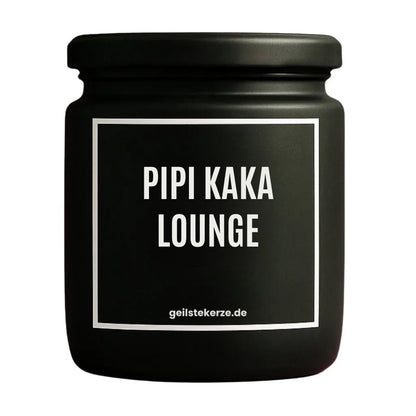 Duftkerze mit Spruch von geilstekerze ist der neue Geschenketrend. Diese witzige Kerze Vegane Bio-Kerze mit Spruch – PIPI KAKA LOUNGE brennt mega lange sagenhafte 80 Stunde, hochwertige ätherische Öle schaffen beste Duftverteilung. Mit 1400 lustigen Sprüchen perfekt zum Verschenken. Handgemacht in Deutschland von geilstekerze.shop -Die beste Duftkerze die du kaufen kannst.