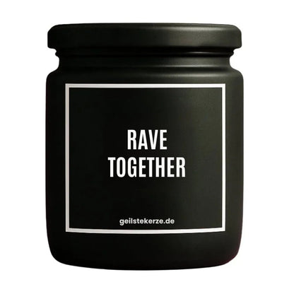 Duftkerze mit Spruch von geilstekerze ist der neue Geschenketrend. Diese witzige Kerze Vegane Bio-Kerze mit Spruch – RAVE TOGETHER brennt mega lange sagenhafte 80 Stunde, hochwertige ätherische Öle schaffen beste Duftverteilung. Mit 1400 lustigen Sprüchen perfekt zum Verschenken. Handgemacht in Deutschland von geilstekerze.shop -Die beste Duftkerze die du kaufen kannst.