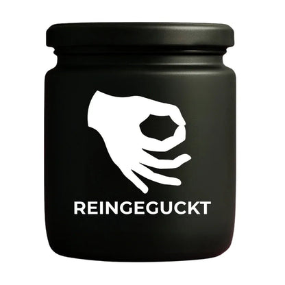 Duftkerze mit Spruch von geilstekerze ist der neue Geschenketrend. Diese witzige Kerze Vegane Bio-Kerze mit Spruch – REINGEGUCKT brennt mega lange sagenhafte 80 Stunde, hochwertige ätherische Öle schaffen beste Duftverteilung. Mit 1400 lustigen Sprüchen perfekt zum Verschenken. Handgemacht in Deutschland von geilstekerze.shop -Die beste Duftkerze die du kaufen kannst.