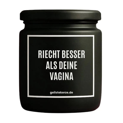 Duftkerze mit Spruch von geilstekerze ist der neue Geschenketrend. Diese witzige Kerze Vegane Bio-Kerze mit Spruch – RIECHT BESSER ALS DEINE VAGINA brennt mega lange sagenhafte 80 Stunde, hochwertige ätherische Öle schaffen beste Duftverteilung. Mit 1400 lustigen Sprüchen perfekt zum Verschenken. Handgemacht in Deutschland von geilstekerze.shop -Die beste Duftkerze die du kaufen kannst.