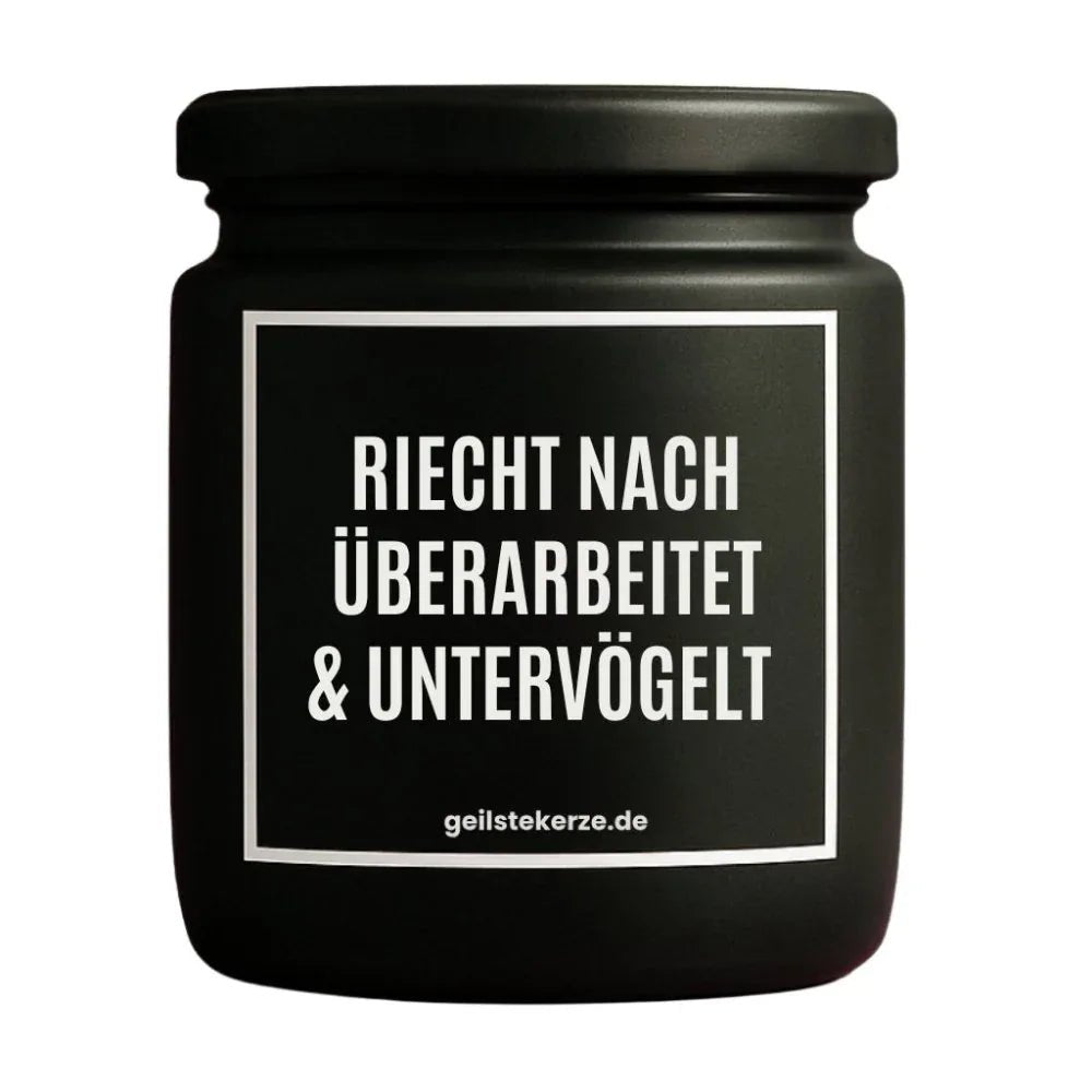 Vegane Bio-Kerze mit Spruch – RIECHT NACH ÜBERARBEITET UND UNTERVÖGELT