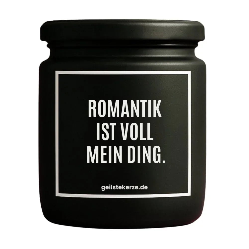 Duftkerze mit Spruch von geilstekerze ist der neue Geschenketrend. Diese witzige Kerze Vegane Bio-Kerze mit Spruch – ROMANTIK IST VOLL MEIN DING. brennt mega lange sagenhafte 80 Stunde, hochwertige ätherische Öle schaffen beste Duftverteilung. Mit 1400 lustigen Sprüchen perfekt zum Verschenken. Handgemacht in Deutschland von geilstekerze.shop -Die beste Duftkerze die du kaufen kannst.