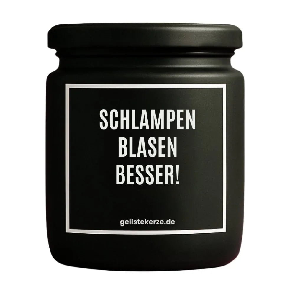 Duftkerze mit Spruch von geilstekerze ist der neue Geschenketrend. Diese witzige Kerze Vegane Bio-Kerze mit Spruch – SCHLAMPEN BLASEN BESSER! brennt mega lange sagenhafte 80 Stunde, hochwertige ätherische Öle schaffen beste Duftverteilung. Mit 1400 lustigen Sprüchen perfekt zum Verschenken. Handgemacht in Deutschland von geilstekerze.shop -Die beste Duftkerze die du kaufen kannst.