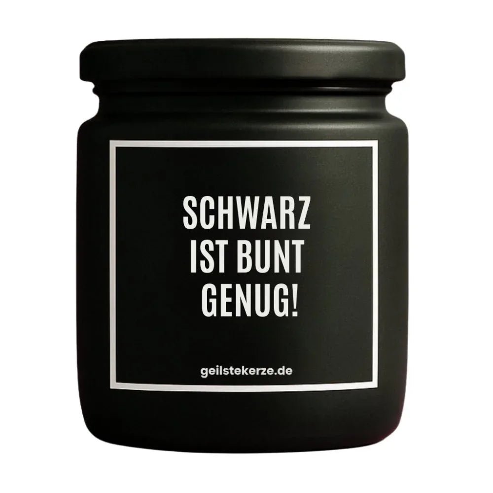 Duftkerze mit Spruch von geilstekerze ist der neue Geschenketrend. Diese witzige Kerze Vegane Bio-Kerze mit Spruch – SCHWARZ IST BUNT GENUG! brennt mega lange sagenhafte 80 Stunde, hochwertige ätherische Öle schaffen beste Duftverteilung. Mit 1400 lustigen Sprüchen perfekt zum Verschenken. Handgemacht in Deutschland von geilstekerze.shop -Die beste Duftkerze die du kaufen kannst.