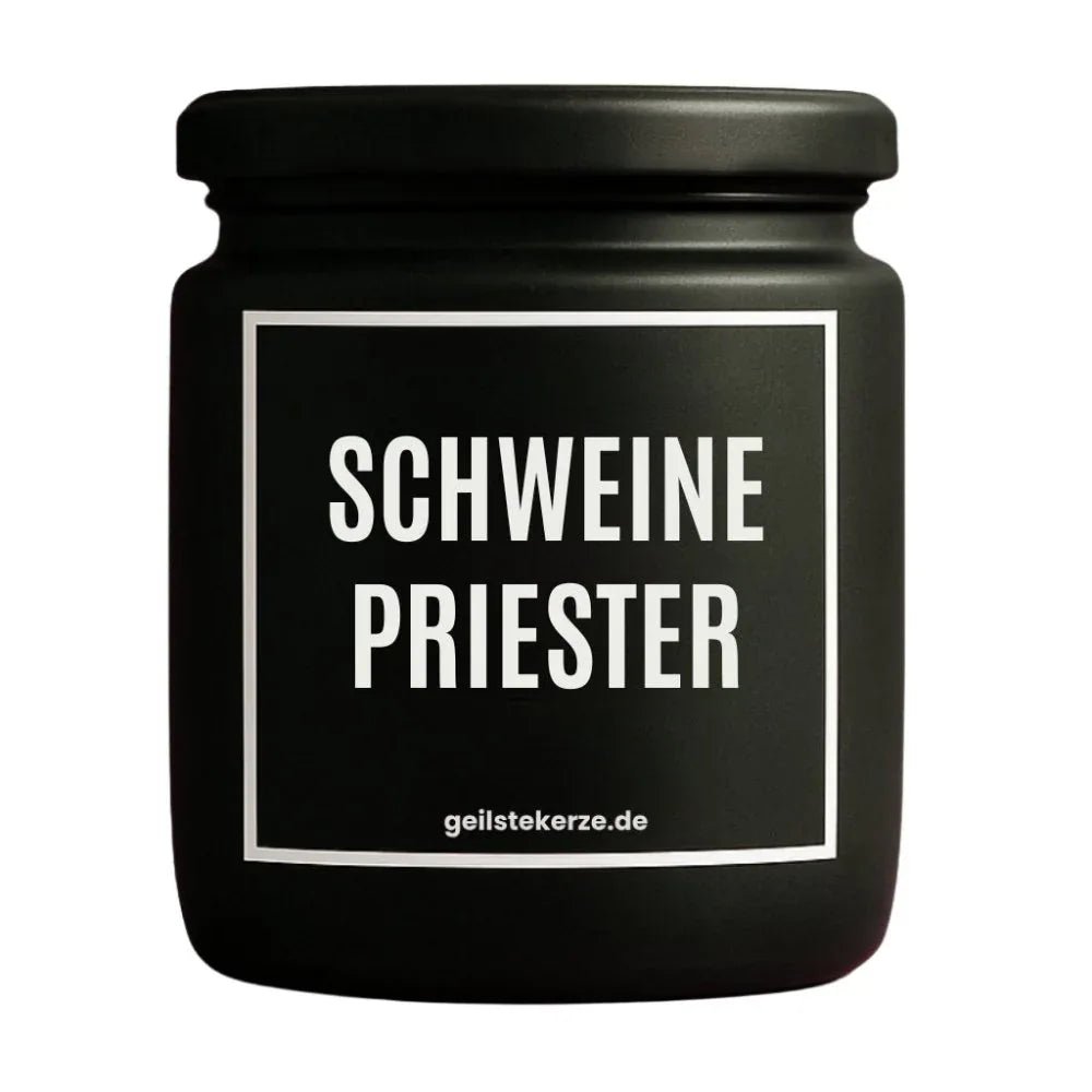 Duftkerze mit Spruch von geilstekerze ist der neue Geschenketrend. Diese witzige Kerze Vegane Bio-Kerze mit Spruch – SCHWEINEPRIESTER brennt mega lange sagenhafte 80 Stunde, hochwertige ätherische Öle schaffen beste Duftverteilung. Mit 1400 lustigen Sprüchen perfekt zum Verschenken. Handgemacht in Deutschland von geilstekerze.shop -Die beste Duftkerze die du kaufen kannst.