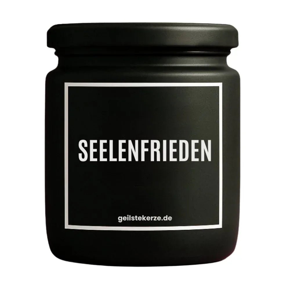 Duftkerze mit Spruch von geilstekerze ist der neue Geschenketrend. Diese witzige Kerze Vegane Bio-Kerze mit Spruch – SEELENFRIEDEN brennt mega lange sagenhafte 80 Stunde, hochwertige ätherische Öle schaffen beste Duftverteilung. Mit 1400 lustigen Sprüchen perfekt zum Verschenken. Handgemacht in Deutschland von geilstekerze.shop -Die beste Duftkerze die du kaufen kannst.